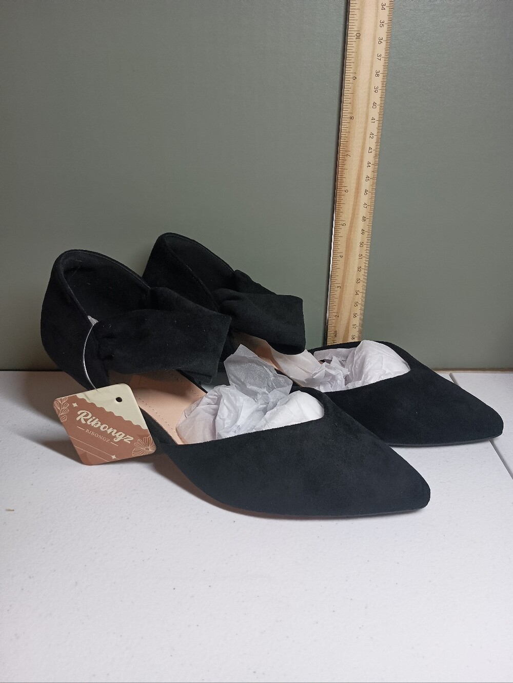 NIB RIBONGZ Kitten Heels Women 9 Closed Toe Comfortable Low Pointed Toe Sued